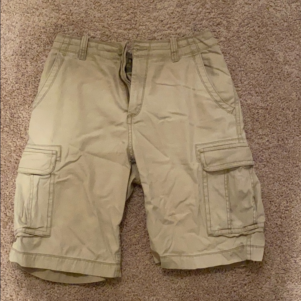 Men’s khaki shorts size 34